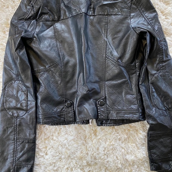 ☀️Black faux leather jacket - Picture 2 of 3